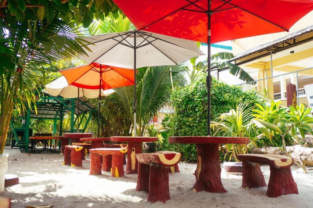 Suzuki Beach Hotel Olongapo Ngoại thất bức ảnh