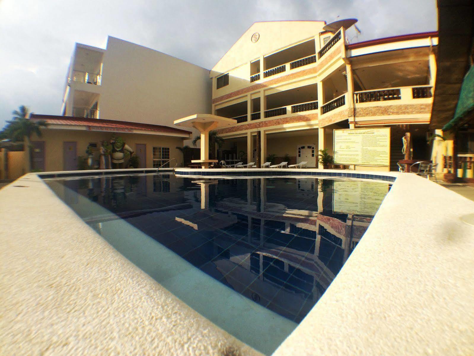 Suzuki Beach Hotel Olongapo Ngoại thất bức ảnh
