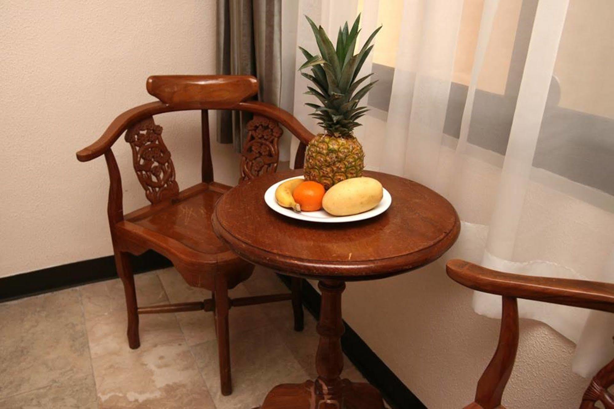 Suzuki Beach Hotel Olongapo Ngoại thất bức ảnh