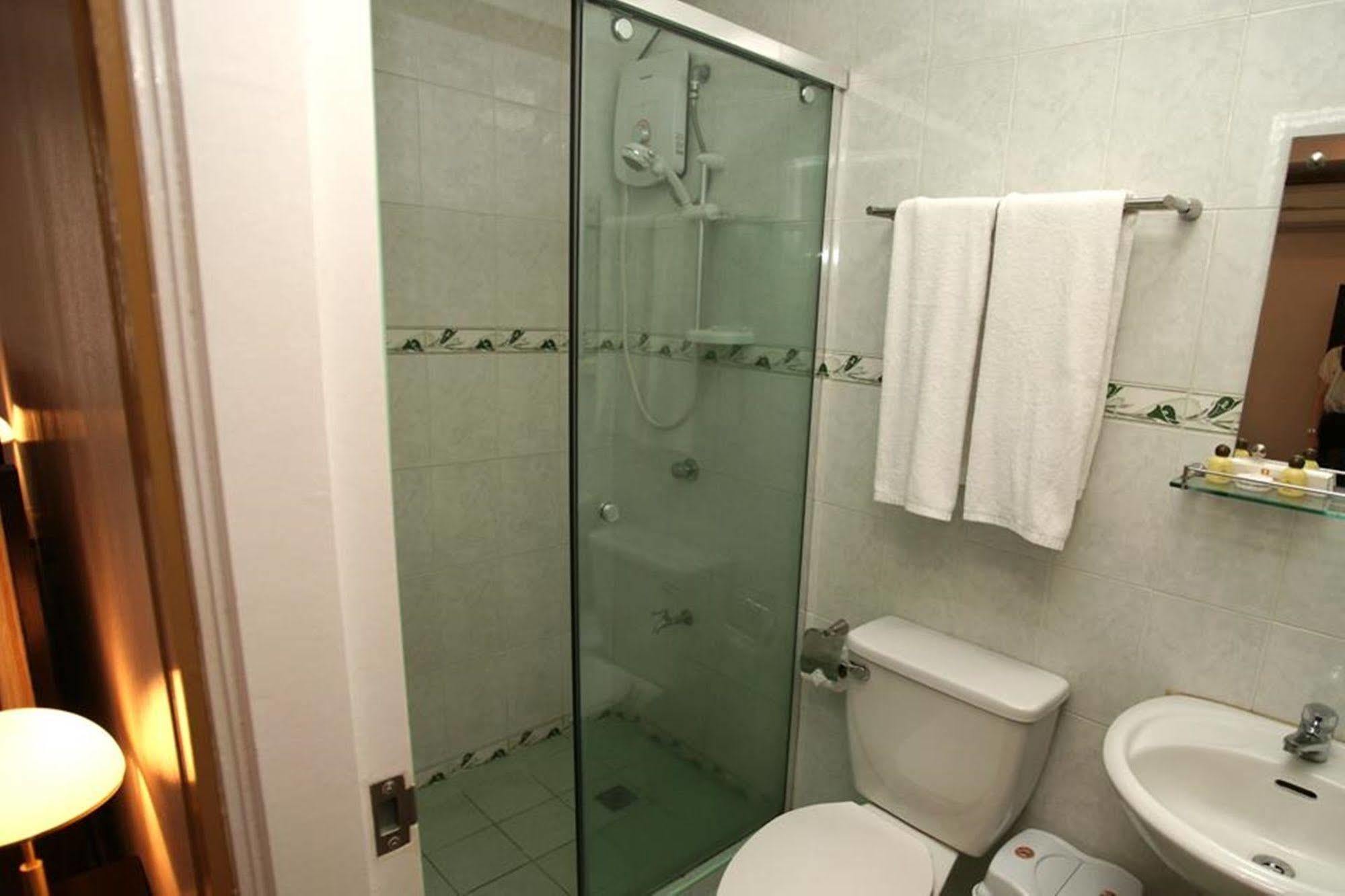 Suzuki Beach Hotel Olongapo Ngoại thất bức ảnh